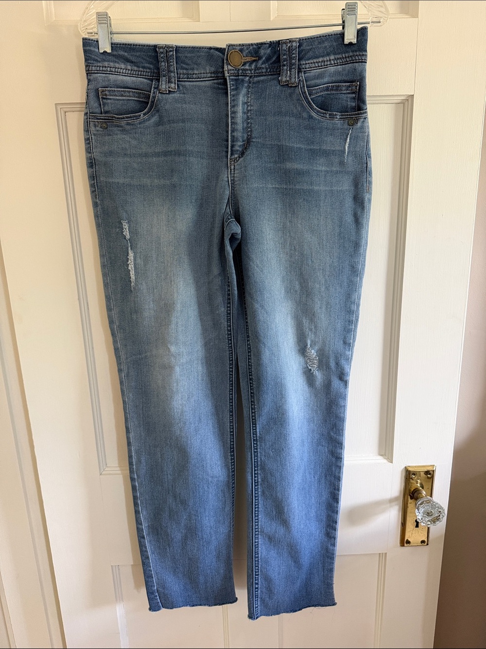 👖Democracy Ab Technology medium wash mid-rise straight leg jeans. Size 8.